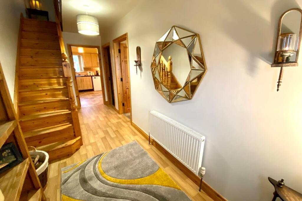 3 Bedroom House Located In Centre Of Carndonagh Exterior foto